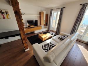 Piso muy amplio y céntrico con vistas a la bahia