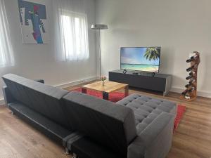 Grosse EinzimmerwohnungBüroShowroom