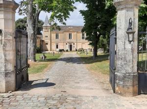 Hotels Chateau Fleur de Roques - Puisseguin Saint Emilion : photos des chambres