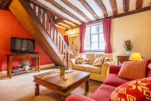 Medieval cottage in rural village - Dukes Lodge