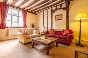 Medieval cottage in rural village - Dukes Lodge