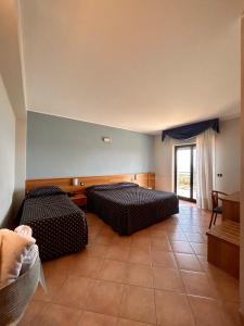 Triple Room with Sea View room in Hotel Lachea