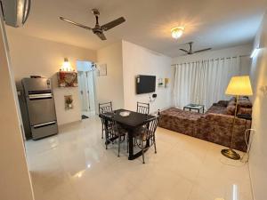 Dazzling Pool Front 2 BHK ,Zennova Stays, 5 Mins from Dabolim Airport