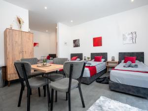 Serviceroom24 - Apartment 3 in Recklinghausen Hoch WLAN - Smart-TV - 24-7 Check-in und Küche