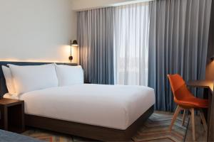 Queen Room room in Hampton by Hilton Ashford International