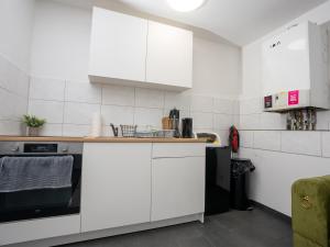 Serviceroom24 - Apartment 4 in Recklinghausen WLAN - Smart-TV - 24-7 Check-in und Küche