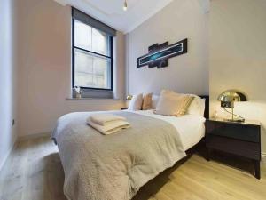 stylish 2bed condo city centre