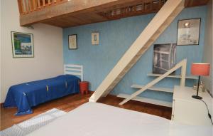 Maisons de vacances Awesome Home In Arles : photos des chambres