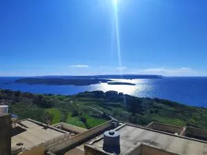 Sunset Serenity: 180° Sea Views - 科米诺岛