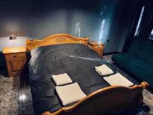 Central Apartment Black Cat