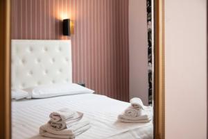 Standard Triple Room room in La Grande Bellezza Guest House Rome