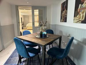 Unique Royal Basement residence