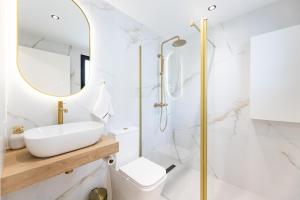 Modern Beachside Townhouse in Costalita - with Sea Views!