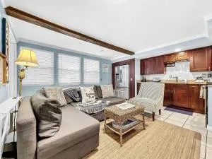 Seaclusion Updated condo steps to beach & bay - Leffis Key