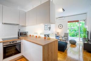 Urban Chic - Greecing