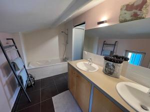 B&B / Chambres d'hotes L-EPICURE- Zimmer Marsanne : photos des chambres