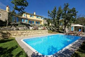 Family Villa Dvori for 12 Persons with Pool in the Heart of Istria - Trviž