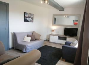 Maisons de vacances Maison de 5 chambres avec piscine privee sauna et terrasse a Bellegarde Poussieu : photos des chambres