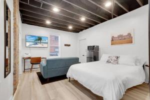 Housepitality - The Reichstag Suite - Modern