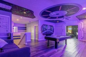 Spacious Pool Home Great Location-6020OGL