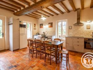 Maisons de vacances Maison de Charme avec Piscine Chauffee a 300m de la Loire, Proche Saumur et Sites UNESCO - FR-1-622-70 : photos des chambres