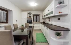 Gorgeous Apartment In Lovrecica With Kitchen