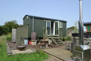 Twin Barn Shepherd’s Huts - East Carlton