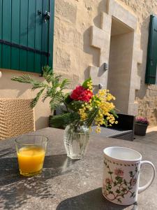 Hotels AUBERGE DU PORCHE : photos des chambres