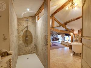 Maisons de vacances Gite Jure, 6 pieces, 12 personnes - FR-1-496-311 : photos des chambres