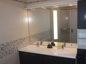 Maisons de vacances Gite Mignieres, 3 pieces, 5 personnes - FR-1-581-127 : photos des chambres