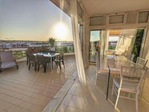 Penthouse With Sea View & Private Terrace