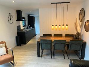 Schitterend 6 persoons chalet met HOTTUB aan de bossen van Putten