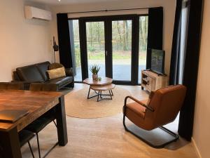 Schitterend 6 persoons chalet met HOTTUB aan de bossen van Putten