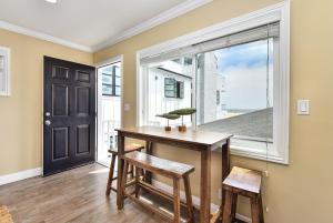 Oceanfront Back Home with View of the Sea