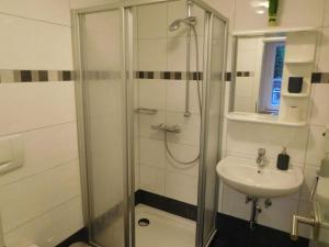 Holiday apartment surfers