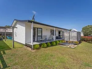 Beach Life - Whangamata Holiday Home - Whiritoa