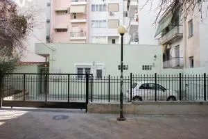 Aroura Homes Garden House 2BR 2BA Free Parking - Pikérmion