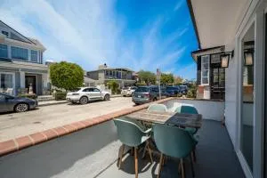3 Bedroom Renovated Condo on Balboa Island - Corona del Mar