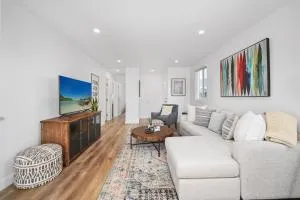 Remodeled - Modern - 2 Bedroom - Walk to the Beach - Cliff Haven