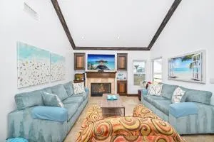 3 Bedroom Luxury Home Steps to Balboa Fun Zone - Corona del Mar