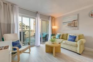 Steps to Galveston Beach Condo with Pool Access