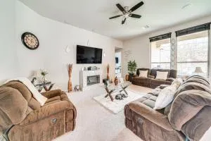 19 Mi to San Antonio River Walk Home with Grill! - Castroville