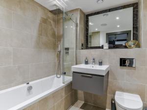 2 Bed in Tenby 85725