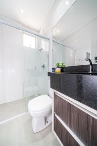 197 - Apto 03 dormitórios 50m da Praia de Mariscal