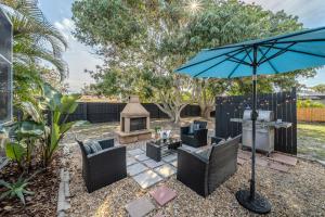 Fantastic Island House 1 mile to the beach with heated pool