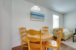 Oak View Home with Private Covered Patio!