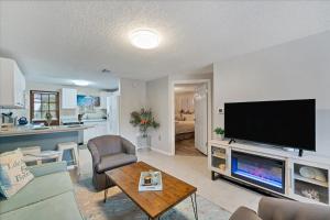 Beach Cottage with heated pool just off Siesta Key