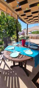 Fab Sea and Mountain View Villa, walking distance from the Sandy Beach