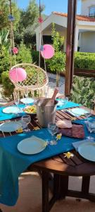 Fab Sea and Mountain View Villa, walking distance from the Sandy Beach