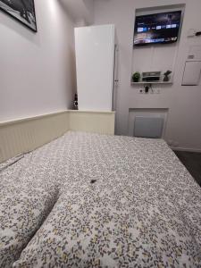 Bright small studio Paris Saint Ouen